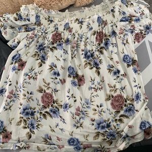 American Eagle off the shoulder shirt